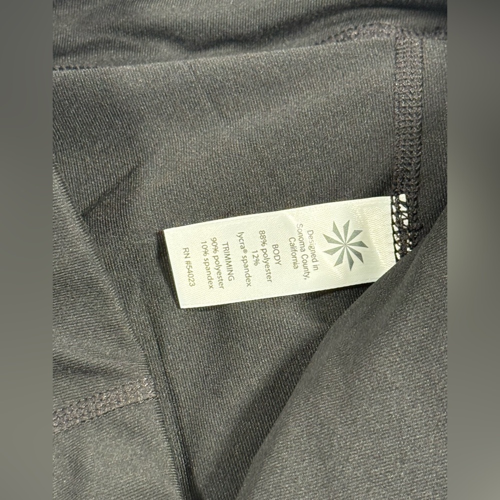 Athleta Be Free 2-in-1 Capri Skirt Leggings Small Black Running Yoga Wicking NWT - Picture 9 of 10